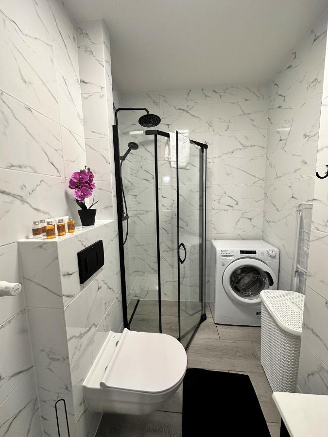 Al-Dom Apartamenty Five Porta Mare Kolobrzeg Bagian luar foto